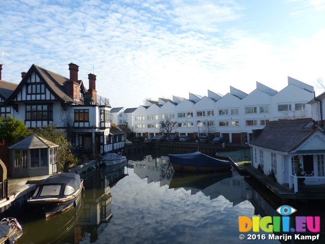 FZ025250 Marlow harbour